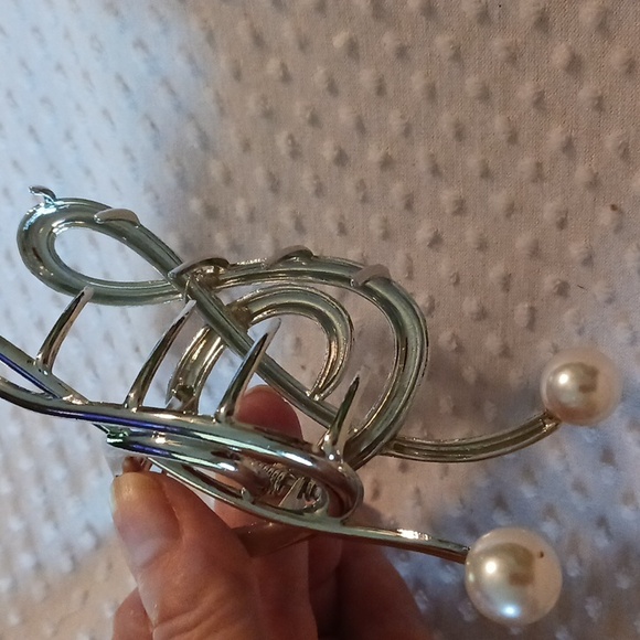 Treble Clef Hair Clip with Pearl Accents - Picture 3 of 8